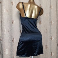 Hunkemoller S/M Моделираща рокля от плътен еластичен сатен , снимка 3 - Рокли - 44270026