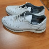 Продавам бели спортни кожени обувки, снимка 2 - Дамски ежедневни обувки - 38797295