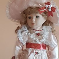 Порцеланова кукла със стойка , снимка 2 - Кукли - 41745826