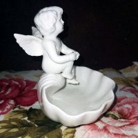 	 Бяла порцеланова бижутерка "Ангелче в мида", снимка 3 - Декорация за дома - 33774550