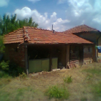 Къща с двор в село Градина, снимка 3 - Къщи - 44920030