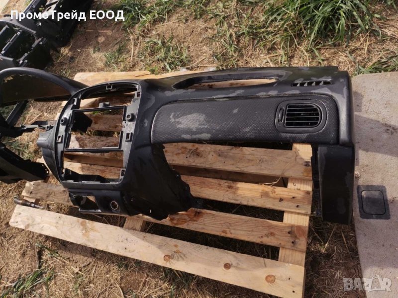 Арматурно табло Мазда 323Ф 323F Mazda VI 323 F Ф ляв волан, снимка 1