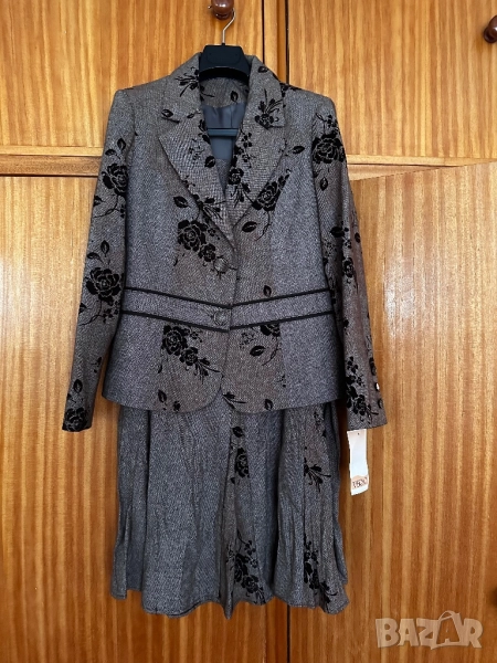 Кафяв вълнен костюм, снимка 1