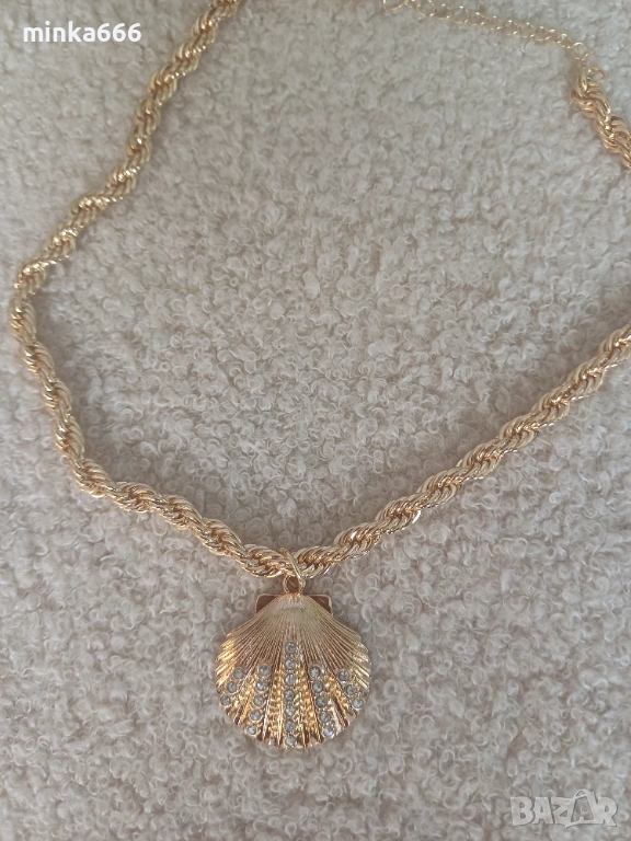 Позлатено синджирче с медальон., снимка 1