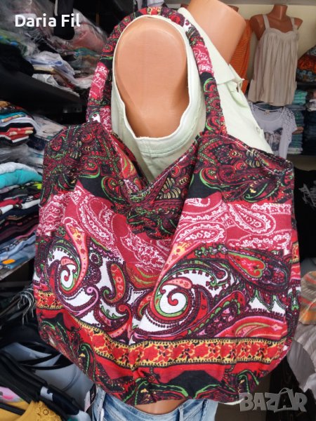 Текстилна чанта в преобладаващи червени пейсли принт цветове , снимка 1