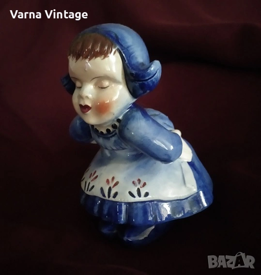 Колекционерска порцеланова фигурка Момиче. Холандия., снимка 1