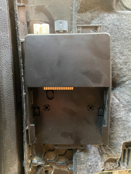 Стойка за харман бекер навигационнен модул в жабката мерцедес, снимка 1