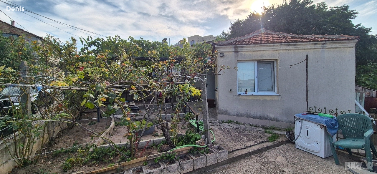 продава се самостоятелно къща , снимка 1