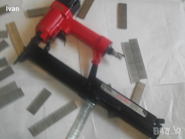 АВСТРИЙСКИ ПНЕВМАТИЧЕН ТАКЕР комбиниран скоби-пирони 16-32 мм Почти нов ОТЛИЧЕН KRAFT Werkzeuge 915, снимка 15 - Други инструменти - 47782072