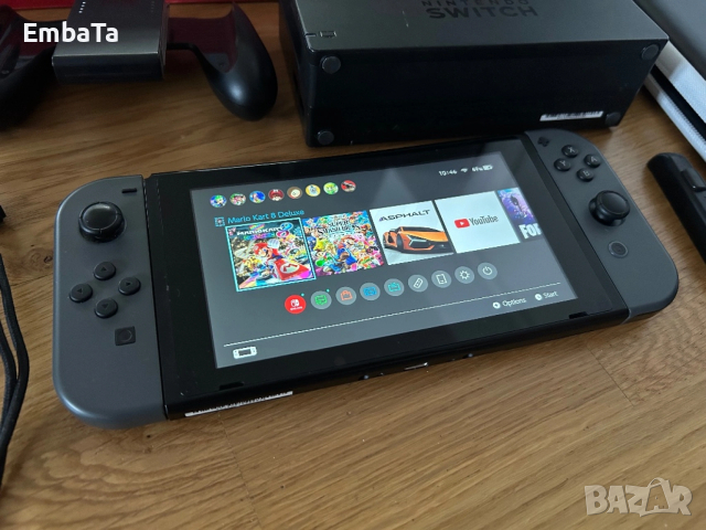 Конзола Nintendo switch пълен комплект с кутия+ оригинален калъф, снимка 3 - Nintendo конзоли - 52949373