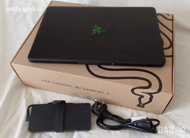 Razer Blade Pro 17.3 4K IGZO Touch/Intel Core i7-7820HK/NVidia GTX 1080 8GB/32GB RAM/1TB SSD NVMe, снимка 2 - Лаптопи за игри - 53299449