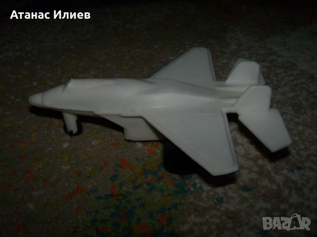 Самолетче с инерционен двигател, соц играчка, снимка 4 - Влакчета, самолети, хеликоптери - 51131022