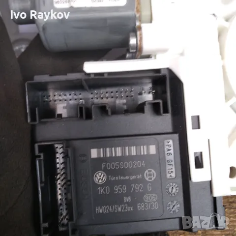 Машинка ел стъкло предeн ляв 1K0959793G за VW Golf V, снимка 3 - Части - 49388253