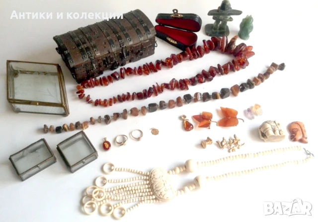 Стари предмети злато,нефрит,кехлибар,кристали,слонова кост и кутии.