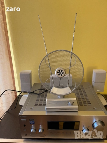 Немска стайна антена Hama с усилвател за радио и телевизия, снимка 2 - Приемници и антени - 52544985