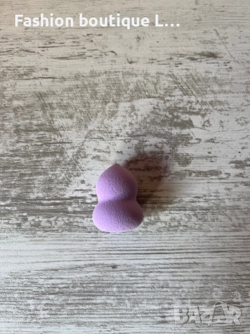 Нова гъбичка за грим тип спонджи в лилав цвят с два различни върха от двете страни за прецизност 💜