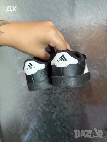 маратонки adidas без забележки 26 номер, снимка 2 - Детски маратонки - 56128679