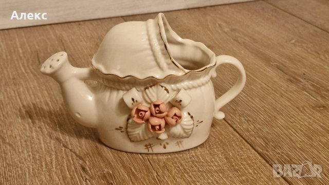 Порцеланова лейка, вазичка в стил шаби шик.