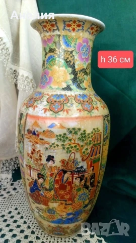 Прелестна масивна ваза с маркировка 