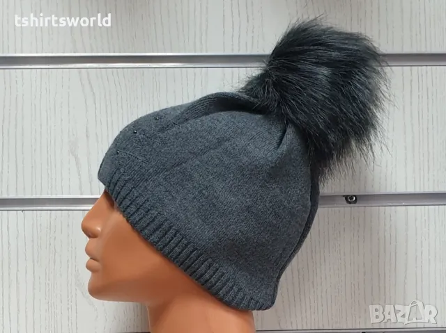 Нова зимна дамска шапка с камъчета отпред и с пух/помпон в тъмносив цвят, снимка 6 - Шапки - 48210269