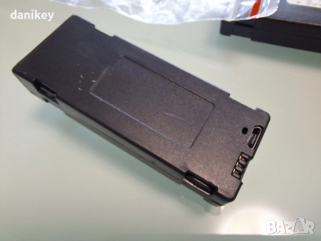 Дрон с двойна камера и WiFi 4 батерии и много резервни перки с проблем, снимка 8 - Електрически играчки - 52488470