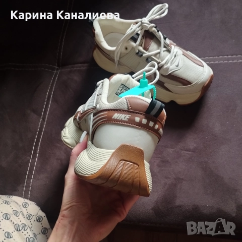 Дамски маратонки Nike, снимка 4 - Маратонки - 52351719