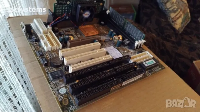 Дънна платка Soltek SL-61D Slot 1 CPU+RAM, снимка 8 - Дънни платки - 47897903