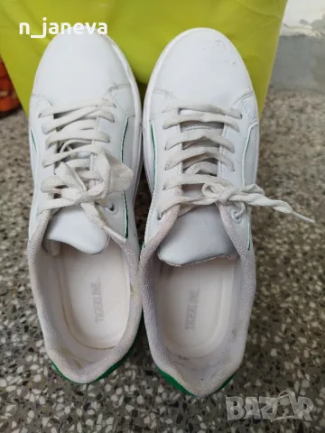 бели маратонки номер 39