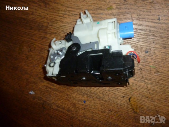 Предна лява брава за Фолксваген Голф 4, снимка 2 - Части - 40981006