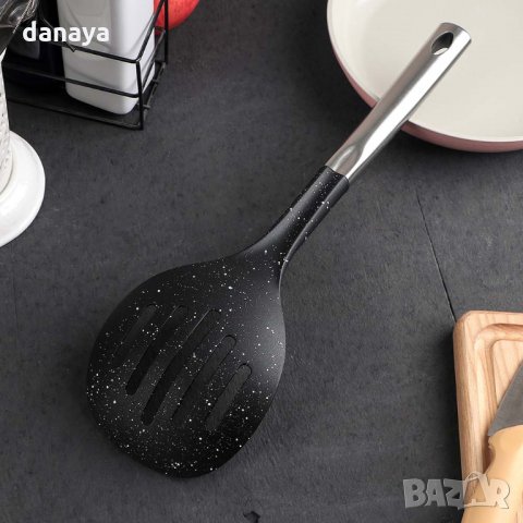 2329 Кухненска решетъчна лъжица с метална дръжка, снимка 2 - Аксесоари за кухня - 34039355