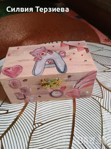 Ръчно изработена дървена кутия за бебе / унисекс