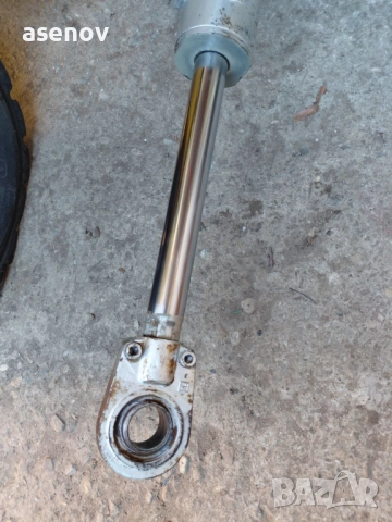 хидравличен цилиндър, снимка 2 - Резервни части за машини - 52415319