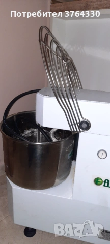 Тестомесачка, снимка 3 - Обзавеждане на кухня - 53258235