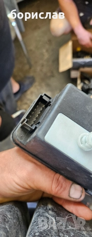 Вакуум помпа за централно за Фолксваген голф 3 , снимка 2 - Части - 51545815