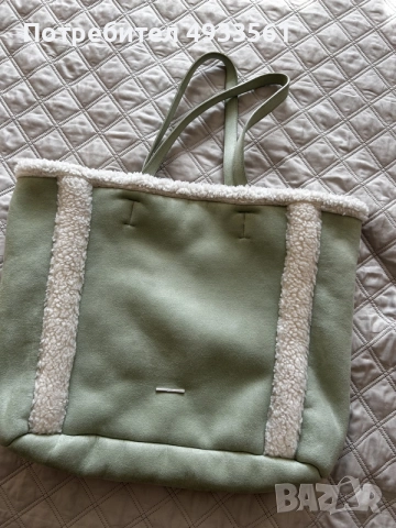 Зелена чанта тип shopper bershka