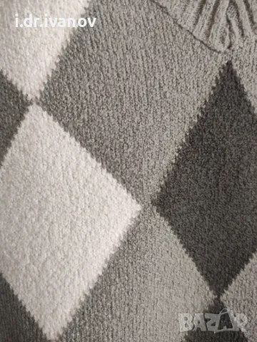 модерно еластично сиво пуловерче с ромбоиди, снимка 3 - Блузи с дълъг ръкав и пуловери - 49119029
