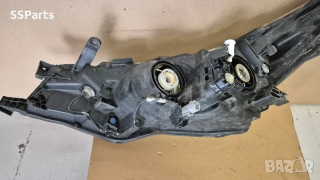 Toyota Corolla E17/E18 (2013-2018) - десен фар, снимка 5 - Части - 50150108