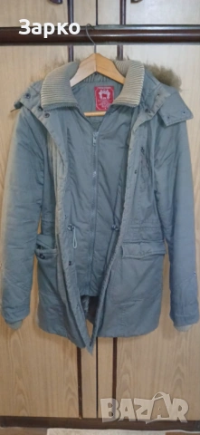 Продавам топло зимно женско яке с качулка. Запазено., снимка 4 - Якета - 53307946