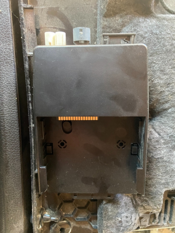 Стойка за харман бекер навигационнен модул в жабката мерцедес, снимка 1