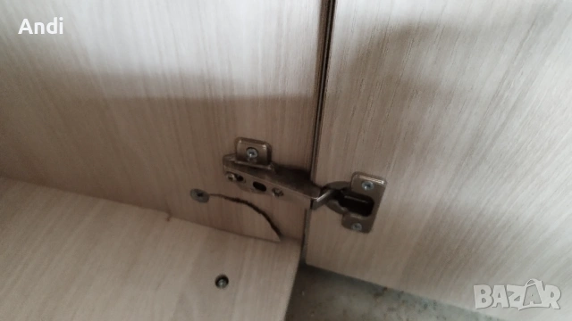 Продавам Гардероб - с четири врати и рафтове 203/40/100 със забележки, снимка 2 - Гардероби - 53331669