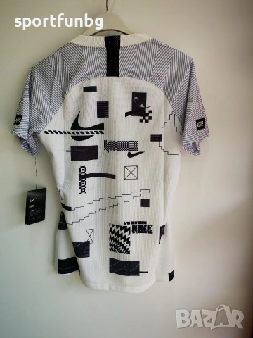 Дамска тениска Nike Dry History Month, снимка 3 - Тениски - 53870906