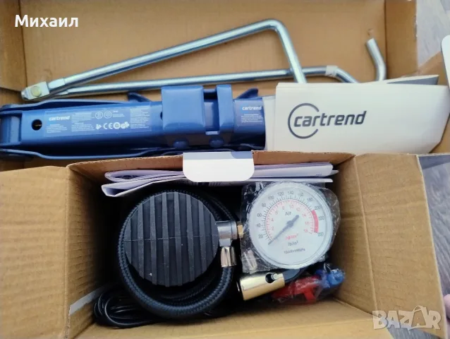автомобилен компресор cartrend, снимка 2 - Аксесоари и консумативи - 55752051