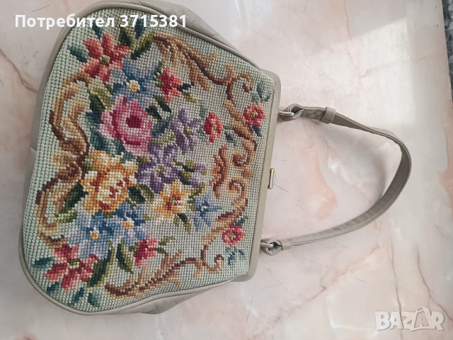 Бродирана чанта. , снимка 4 - Антикварни и старинни предмети - 52907802