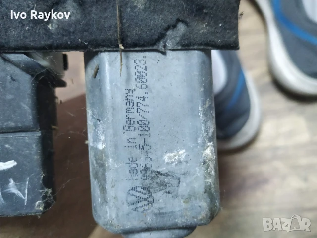 Стъклоповдигач Seat Altea 1.6i ,Rear Left Window Motor 5P0 839 401, снимка 3 - Части - 51007394