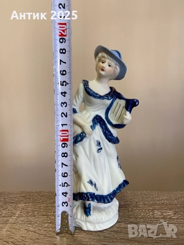 Винтидж порцеланова статуетка „Дама с лира“, снимка 2 - Антикварни и старинни предмети - 52829289