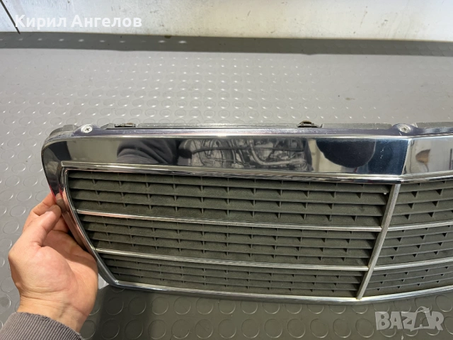 Решетката на предния капак за Mercedes E-class W210, снимка 4 - Части - 53757741