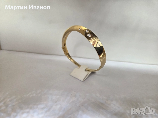 Златна твърда гривна с диаманти, снимка 2 - Гривни - 52627091