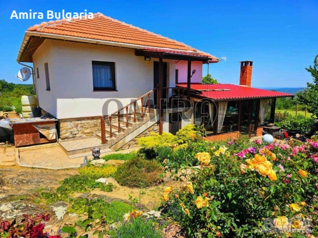 Къща с красива панорама и голям двор