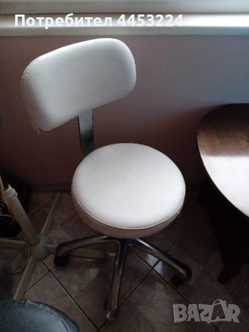 фризьорски, козметичен помощен стол и помощен стол за педикюр , снимка 2 - Фризьорски столове - 51753763