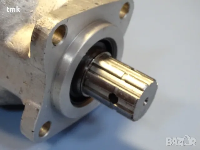 Хидравлична помпа 6-бутална аксиална UMP81.65704.6013 PM-00 265/1X, снимка 2 - Резервни части за машини - 47861348